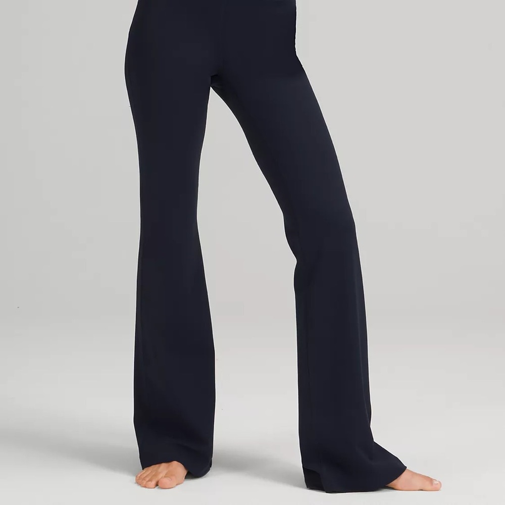 NWT lululemon Black Groove Pant Flare Sz 6 (Small)